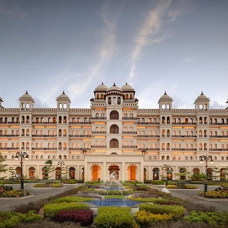Uday Palace Navsari, A Member Of Radisson Individuals ภายนอก รูปภาพ