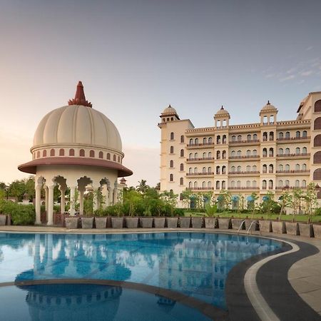 Uday Palace Navsari, A Member Of Radisson Individuals ภายนอก รูปภาพ