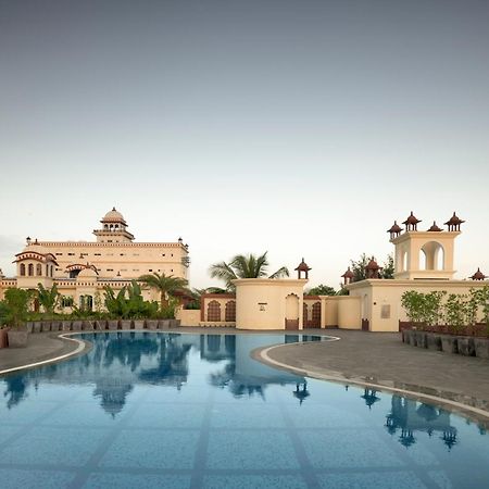 Uday Palace Navsari, A Member Of Radisson Individuals ภายนอก รูปภาพ