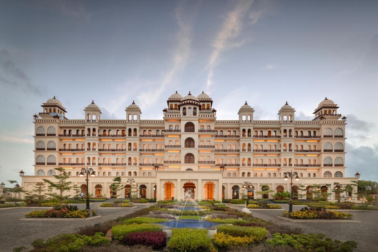 Uday Palace Navsari, A Member Of Radisson Individuals ภายนอก รูปภาพ