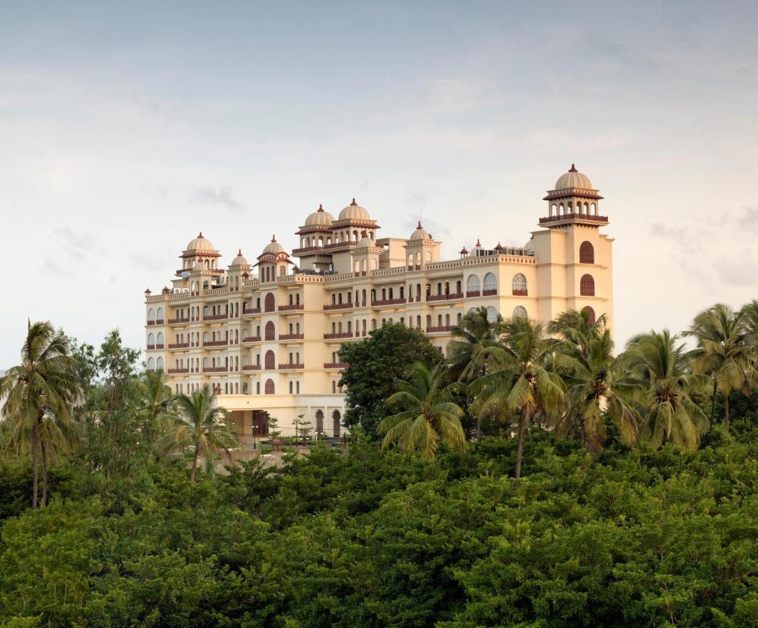 Uday Palace Navsari, A Member Of Radisson Individuals ภายนอก รูปภาพ