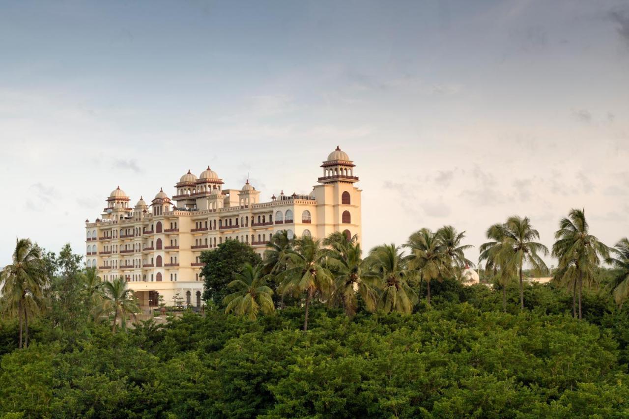 Uday Palace Navsari, A Member Of Radisson Individuals ภายนอก รูปภาพ