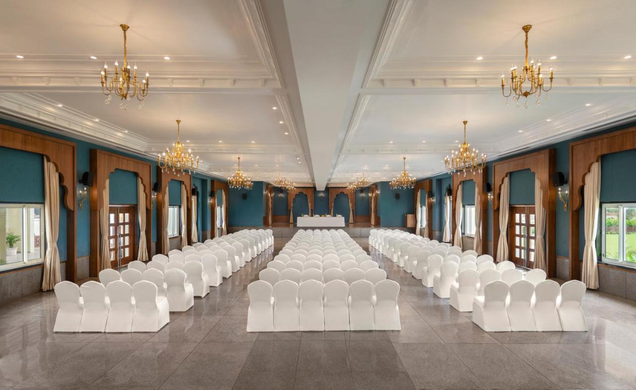 Uday Palace Navsari, A Member Of Radisson Individuals ภายนอก รูปภาพ