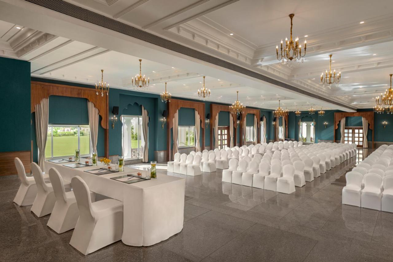 Uday Palace Navsari, A Member Of Radisson Individuals ภายนอก รูปภาพ