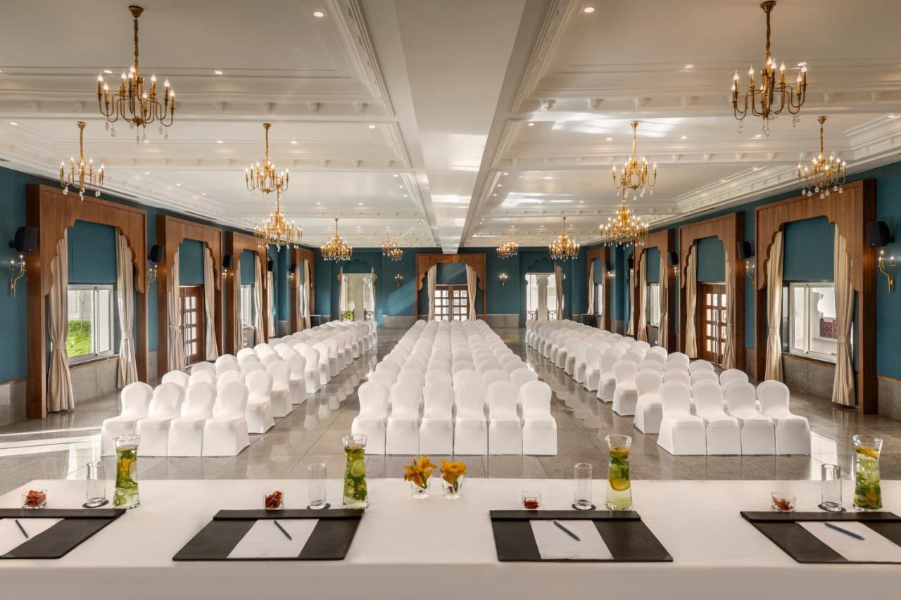 Uday Palace Navsari, A Member Of Radisson Individuals ภายนอก รูปภาพ