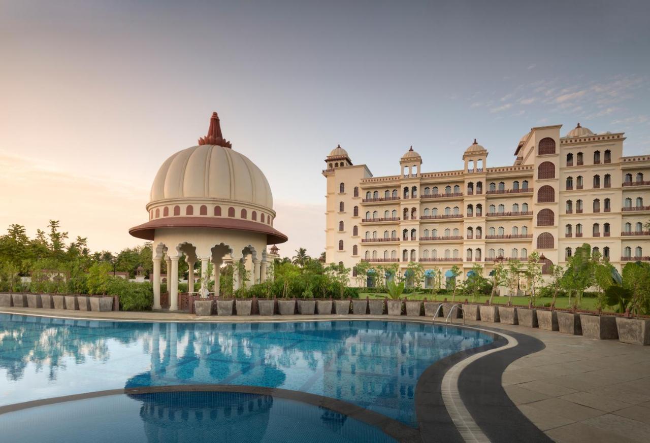 Uday Palace Navsari, A Member Of Radisson Individuals ภายนอก รูปภาพ