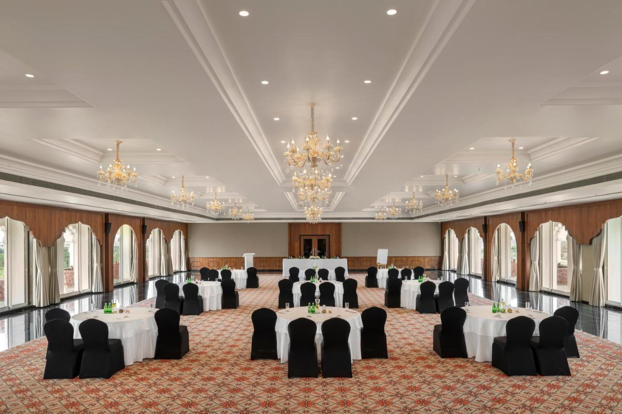 Uday Palace Navsari, A Member Of Radisson Individuals ภายนอก รูปภาพ