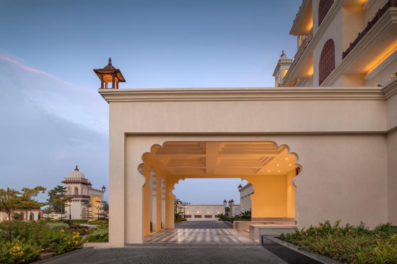 Uday Palace Navsari, A Member Of Radisson Individuals ภายนอก รูปภาพ