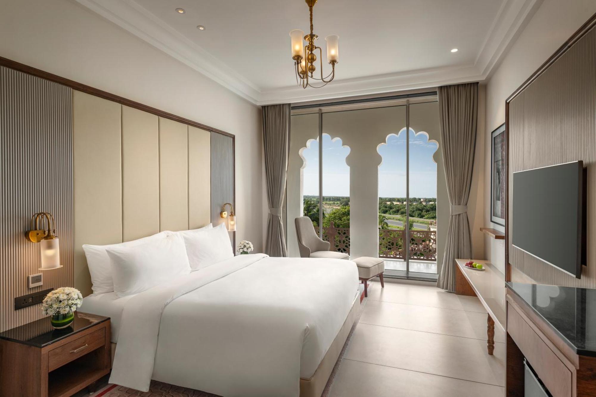 Uday Palace Navsari, A Member Of Radisson Individuals ภายนอก รูปภาพ