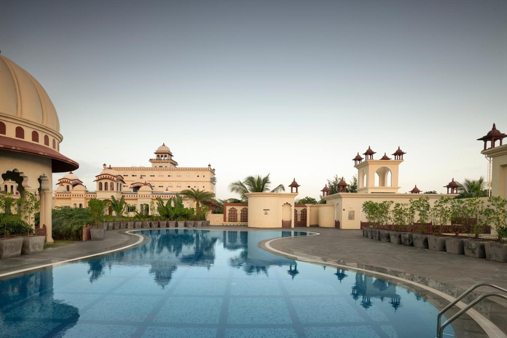 Uday Palace Navsari, A Member Of Radisson Individuals ภายนอก รูปภาพ